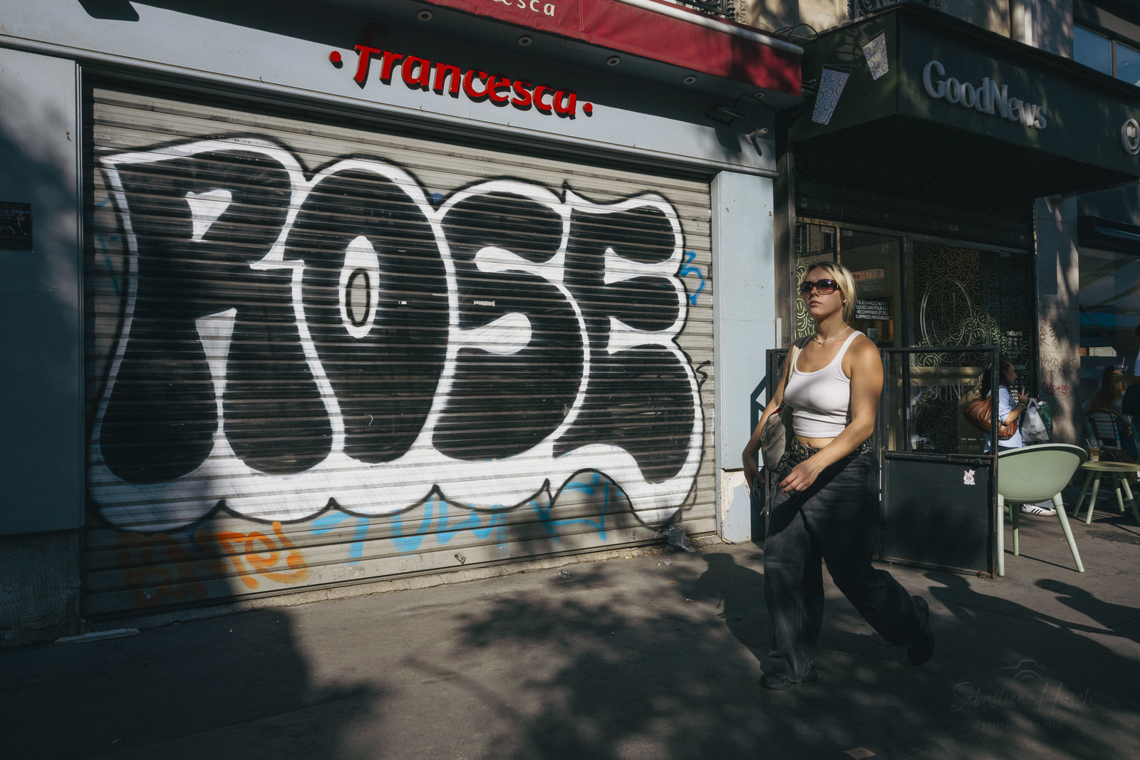 Des photographies en couleur, où les gens sont magnifiés par la lumière chaude du soleil